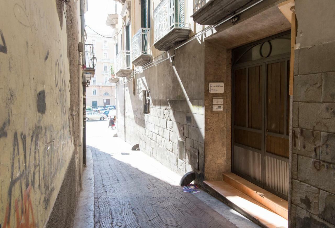 Casa Vacanza "Al Vicolo Delle Colonne" Salerno Exterior photo