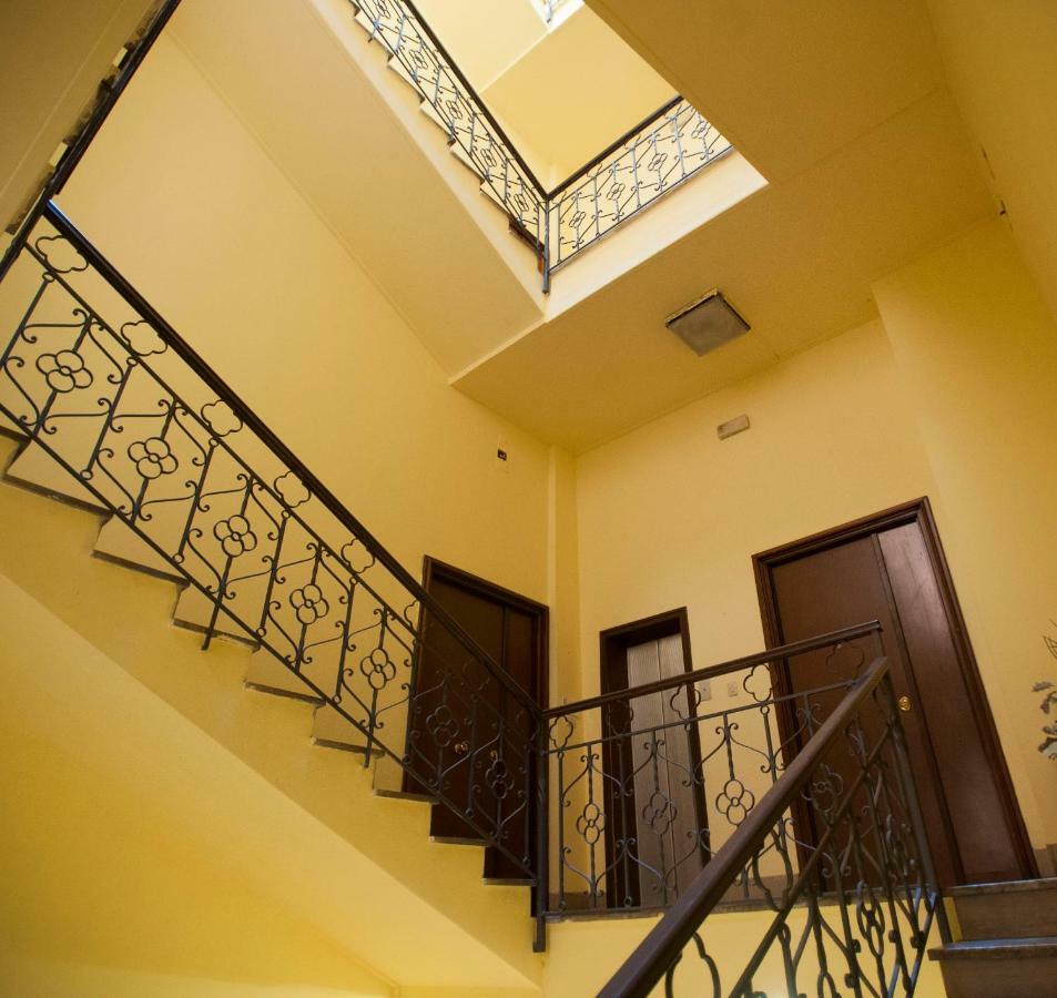 Casa Vacanza "Al Vicolo Delle Colonne" Salerno Exterior photo